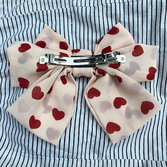 Cream and red heart bow, hair clip barrette coquette cottage romantic Y2K indie - Picture 4 of 4